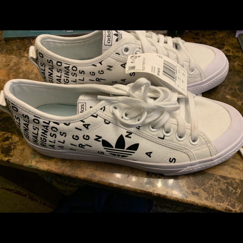 Adidas Nizza Trefoil Woman’s size 9
